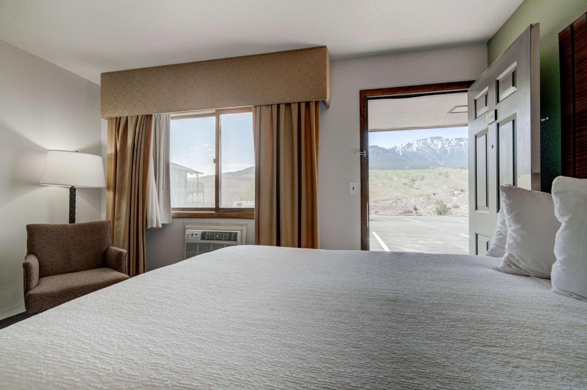 The Ridgeline Hotel At Yellowstone, Ascend Hotel Collection Gardiner Esterno foto